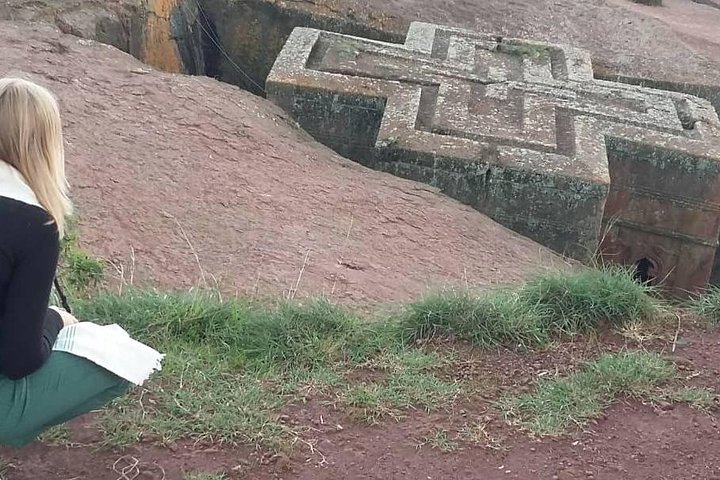 Tour 11 monolitiske klippekirker og museum i Lalibela & hule kirke med mumier