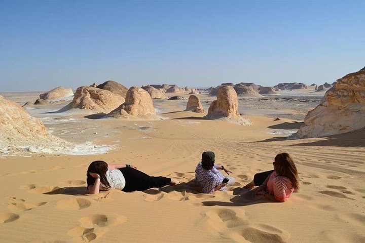 2 - Dag Bahariya Oasis Witte en Zwarte Overnachting Camping Jeep Tour