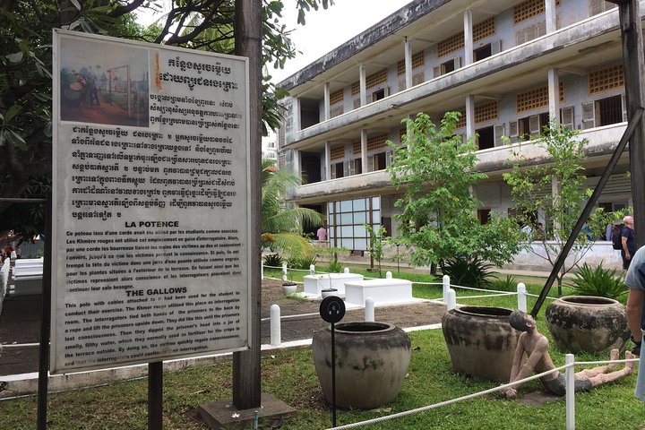 Medio día privado al campo de exterminio y al museo genocida S21 en Phnom Penh