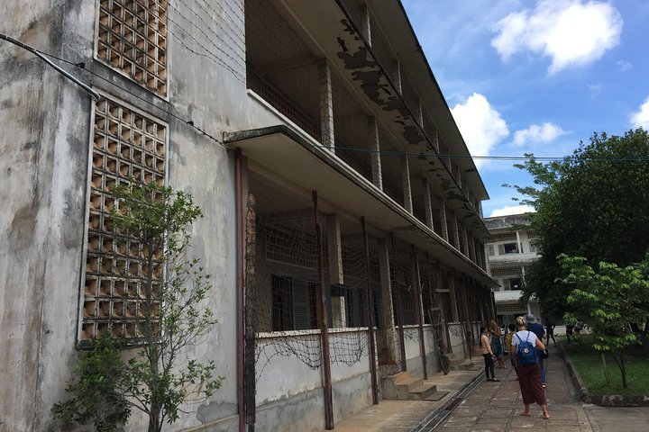 Medio día privado al campo de exterminio y al museo genocida S21 en Phnom Penh