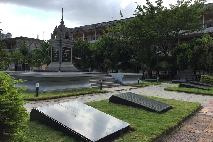 Medio día privado al campo de exterminio y al museo genocida S21 en Phnom Penh