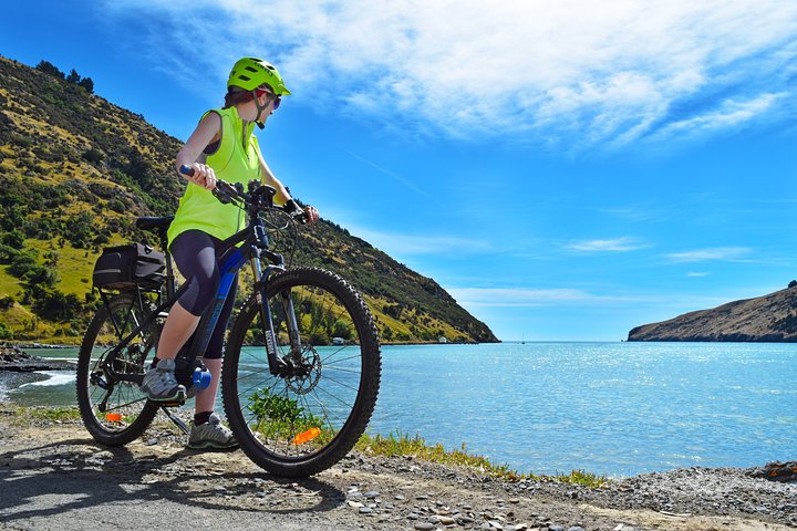 Akaroa Explorer- Guidet elcykeltur i Akaroa
