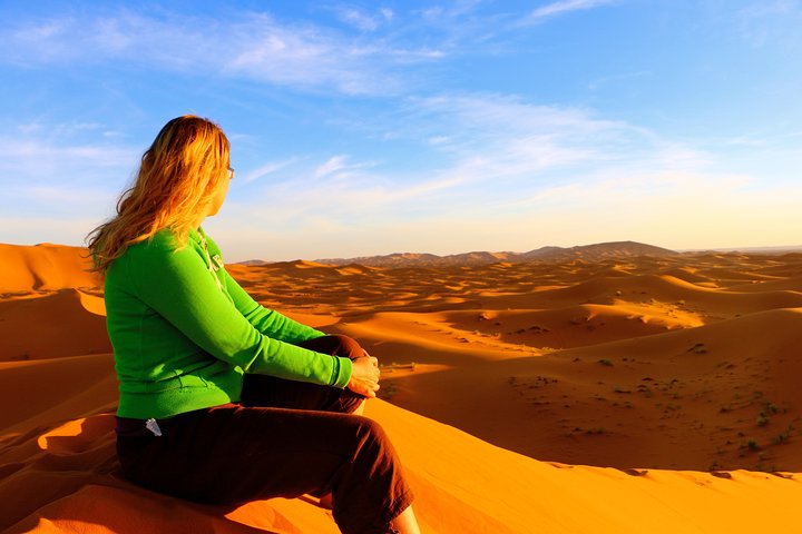 En Merzouga: medio día Safari 4x4 al atardecer con sandboard en las dunas de Erg Chebbi