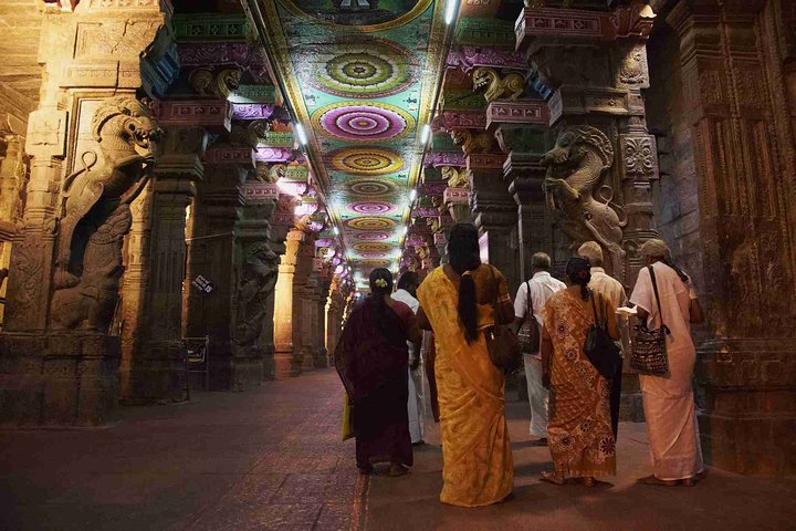 Ceremonia nocturna en el templo Madurai Meenakshi Amman