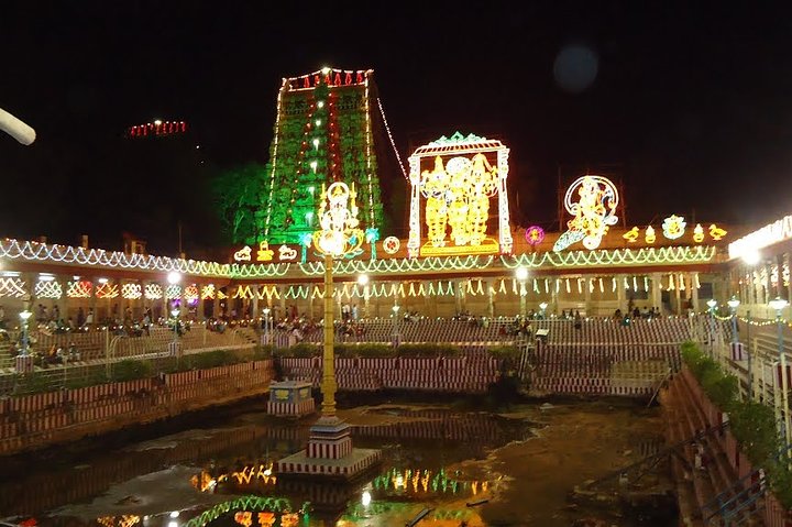 Ceremonia nocturna en el templo Madurai Meenakshi Amman