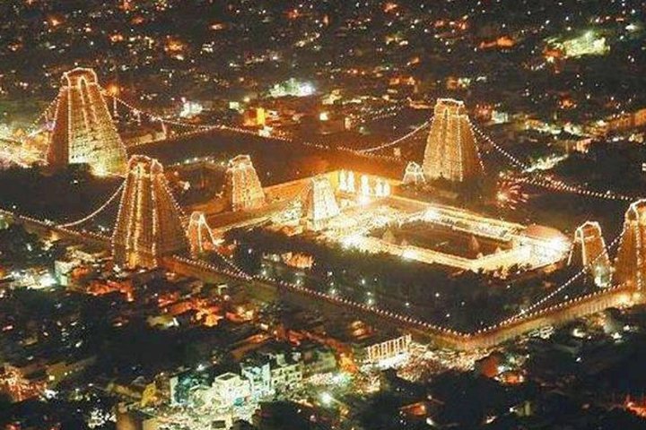Ceremonia nocturna en el templo Madurai Meenakshi Amman