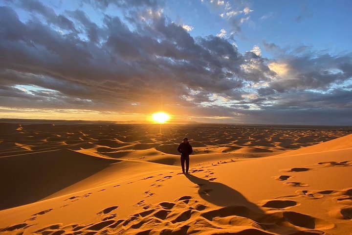 En Merzouga: medio día Safari 4x4 al atardecer con sandboard en las dunas de Erg Chebbi