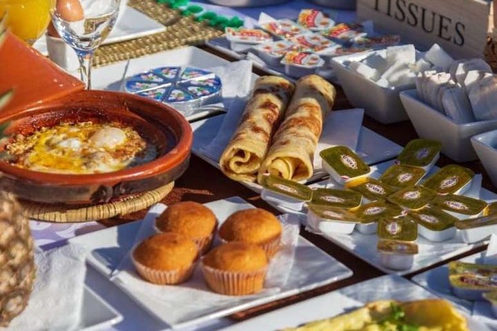 Merzouga: Übernachtung im Luxus-Wüstencamp mit Kamelritt, Mahlzeiten und Sandboarding
