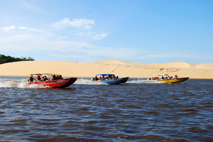Tour di un'intera giornata attraverso il fiume Preguiças in motoscafo