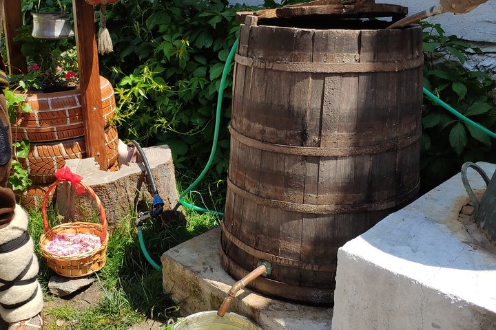 Visita ai campi di lavanda e alla demo sull'estrazione dell'olio di lavanda