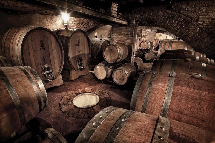 Montalcino: Brunello Weinprobe & Mittagessen in einer toskanischen Burg