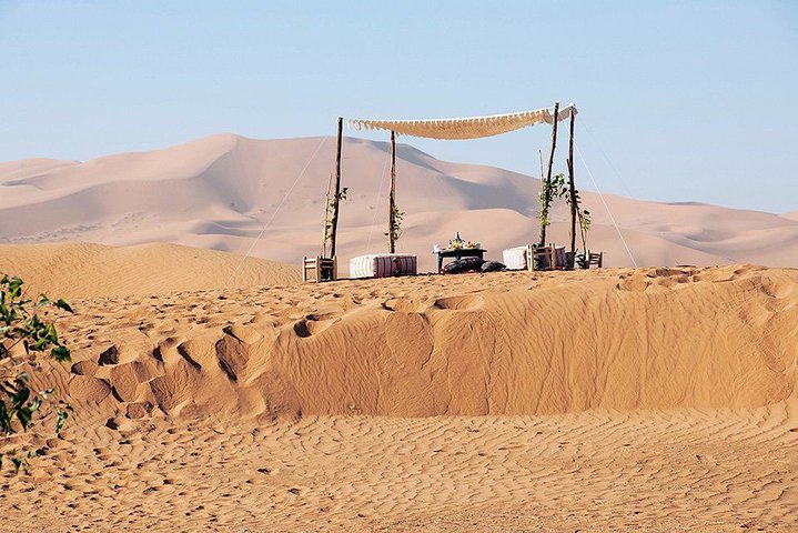 Alojamiento en Desert Camp con paseo en camello Todas las comidas y el sandboard