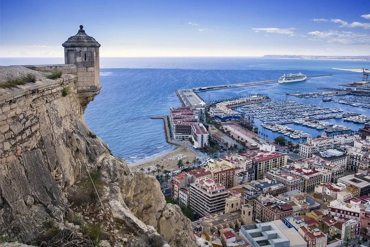 Privat overføring fra El Valle Golf Resort til Alicante–Elche (ALC) flyplass