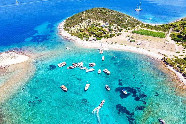 Gruppentour zur Blauen Grotte mit Schwimmen und Schnorcheln ab Hvar