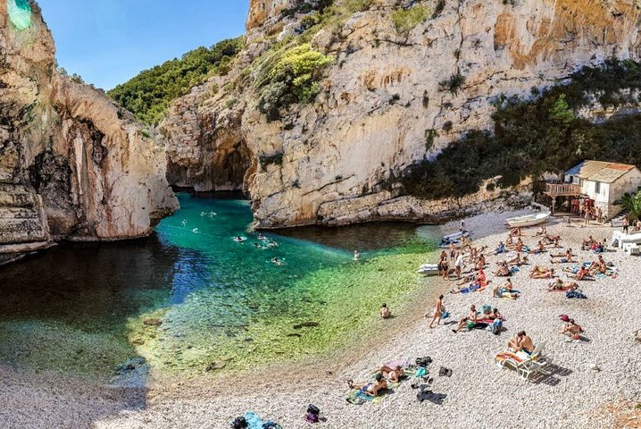 Gruppentour zur Blauen Grotte mit Schwimmen und Schnorcheln ab Hvar