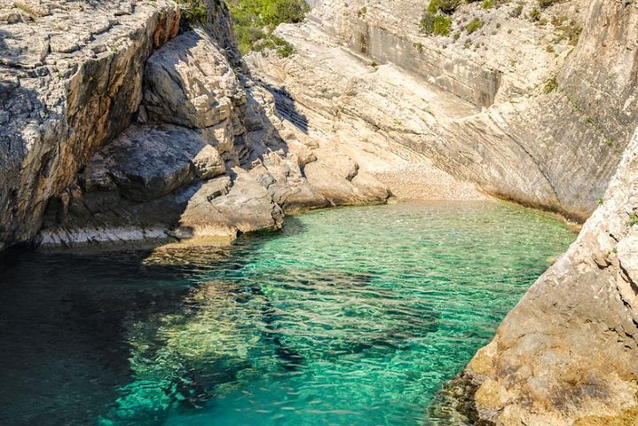 Gruppentour zur Blauen Grotte mit Schwimmen und Schnorcheln ab Hvar