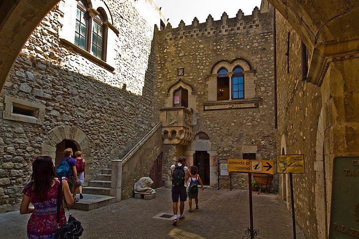 Taormina und Castelmola private und geführte Tour mit Arancino