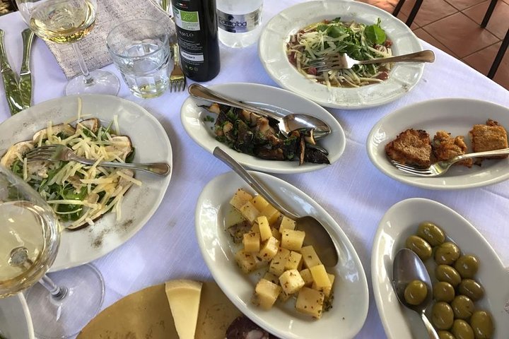 Tour degli amanti del cibo e del vino della campagna dell'Etna (piccolo gruppo o privato)