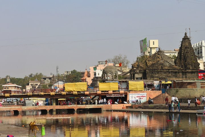 Scopri la città religiosa: Nashik con tour di degustazione di vini