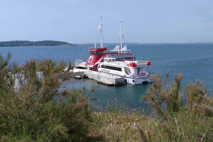 Visita l'esclusiva e unica isola bulgara del Mar Nero, Saint Anastasia