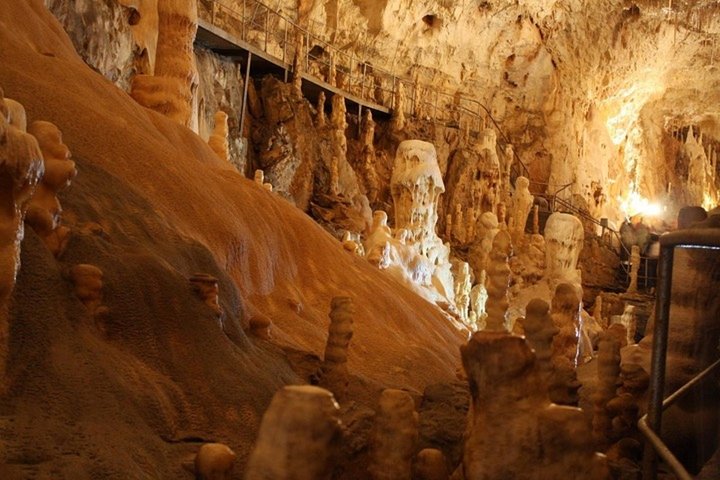 The Bear's Cave - Excursion d'une journée en voiture climatisée au départ d'Oradea
