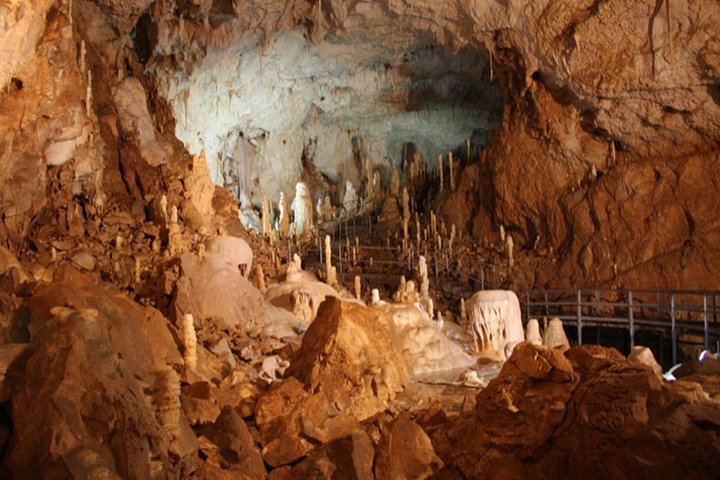 The Bear's Cave - Excursion d'une journée en voiture climatisée au départ d'Oradea