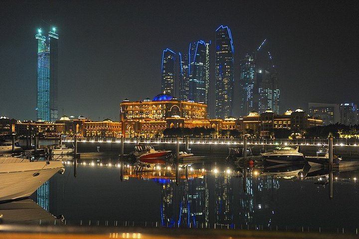 Transfer privado de Jabal Hafeet para o Aeroporto de Abu Dhabi (AUH)