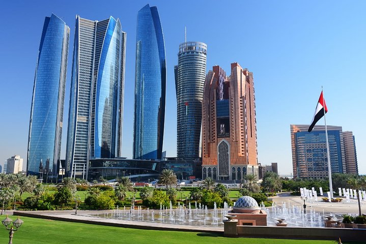 Transfer privado de Jabal Hafeet para o Aeroporto de Abu Dhabi (AUH)