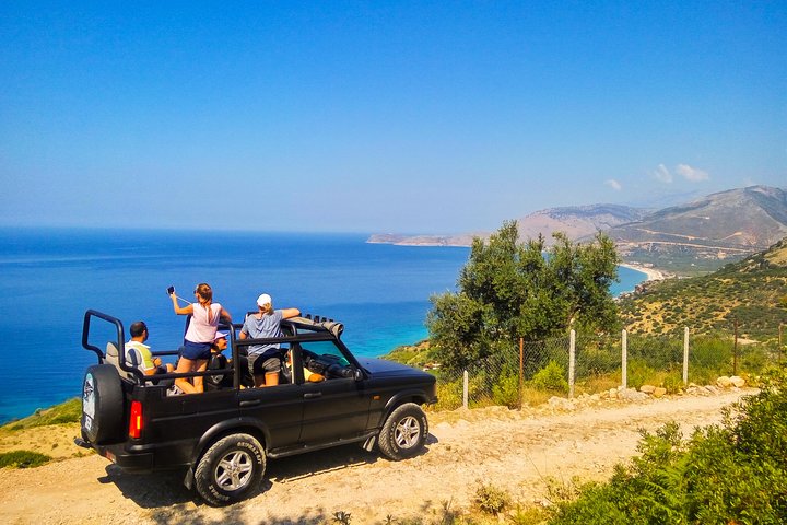 Tour en Jeep Saranda, Ojo Azul, Castillo, Playa Secreta y Off-Road