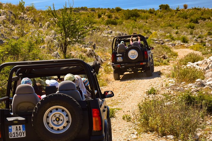 Tour en Jeep Saranda, Ojo Azul, Castillo, Playa Secreta y Off-Road
