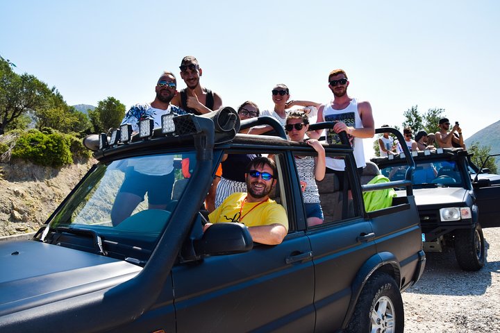 Tour en Jeep Saranda, Ojo Azul, Castillo, Playa Secreta y Off-Road