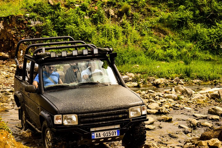 Tour en Jeep Saranda, Ojo Azul, Castillo, Playa Secreta y Off-Road