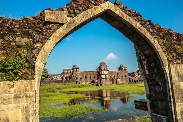 Indore nach Mandu und Maheshwar: Eine Tagestour zum Kulturerbe