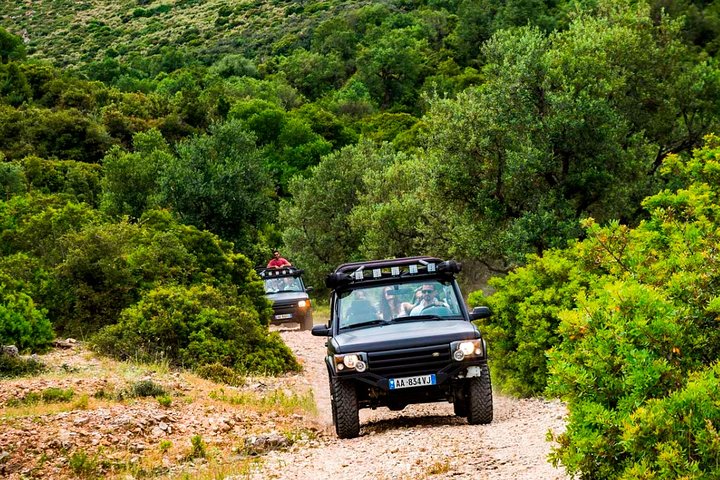 Tour en Jeep Saranda, Ojo Azul, Castillo, Playa Secreta y Off-Road