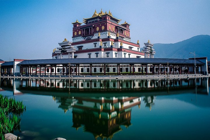 Wuxi Private Day Tour com Lingshan Buddhist Scenic Spot e Taihu Yuantouzhu