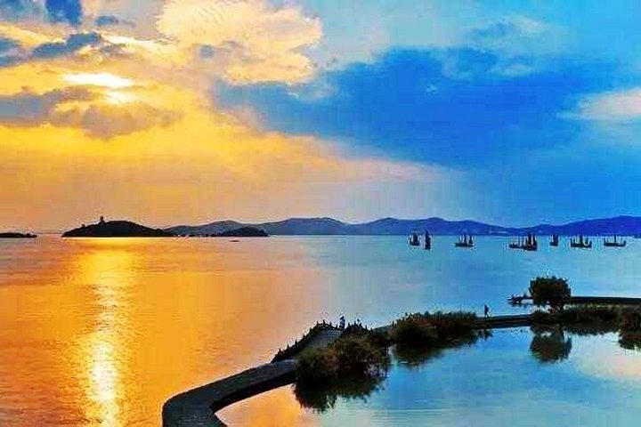 Wuxi Private Day Tour com Lingshan Buddhist Scenic Spot e Taihu Yuantouzhu