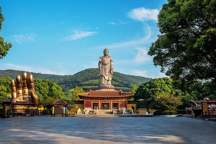 Excursión privada de un día a Wuxi con Lingshan Buddhist Scenic Spot y Nianhua Bay Village