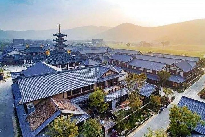 Excursión privada de un día a Wuxi con Lingshan Buddhist Scenic Spot y Nianhua Bay Village