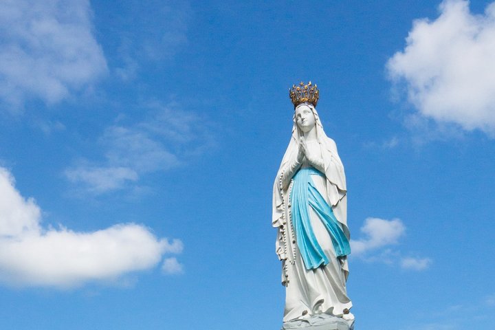 Notre Dame de Lourdes, visita guidata a piedi del santuario.