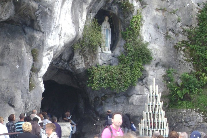 Notre Dame de Lourdes, visita guidata a piedi del santuario.