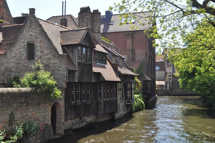 Boat trip, guided walk and chocolate