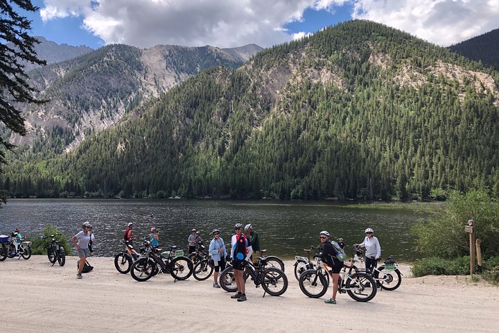 Lej en e-cykel, og oplev en sjov, ny måde at udforske Buena Vista, CO på!