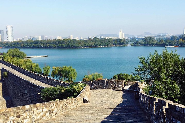6-timmars privat rundtur i Xiaolinggraven, City Wall & Memorial Hall