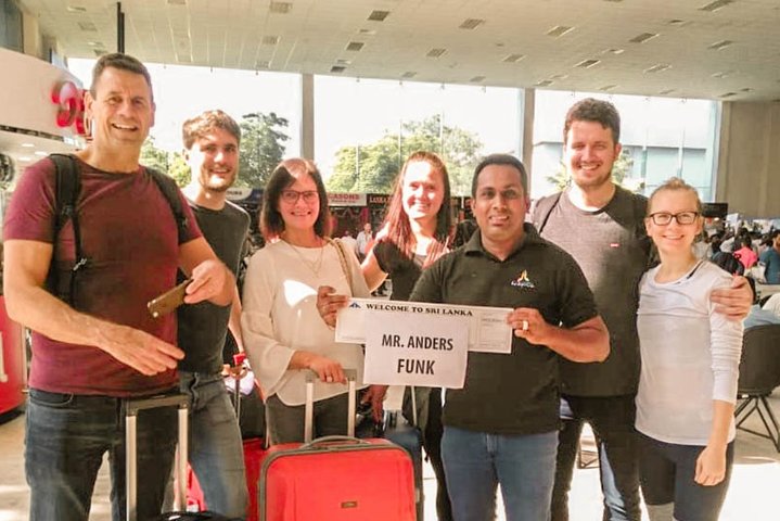 Privater Transfer von Kadugannawa City nach Colombo (CMB) Flughafen