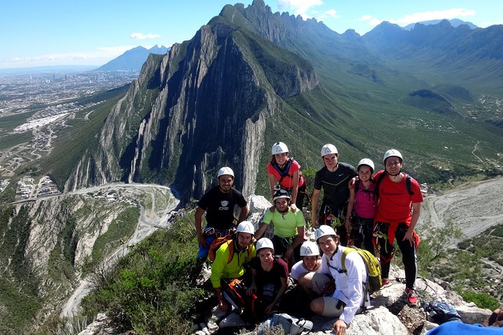 Nido de los Aguiluchos, Monterrey: Vandring + bergsklättring + 3 rappeller
