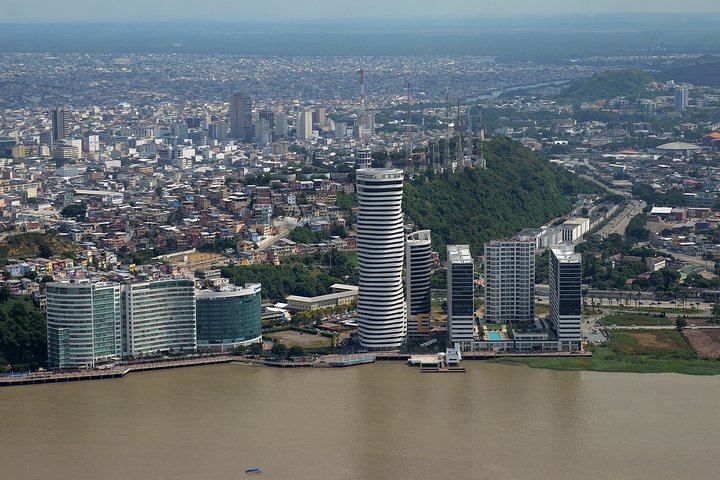 Traslado del Aeropuerto de Guayaquil al Hotel o viceversa.