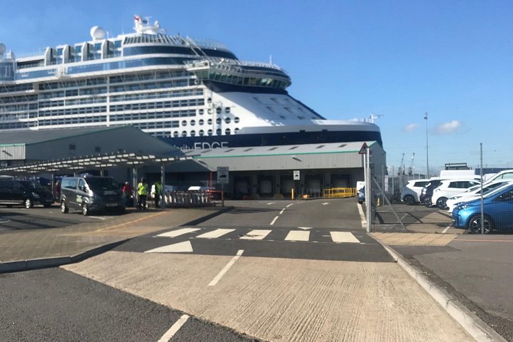 Privétransfer Southampton Cruise Terminal naar Heathrow Airport via Stonehenge