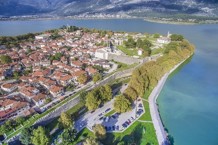 Privater Transfer von Himarë zum Flughafen Preveza Aktion (PVK)