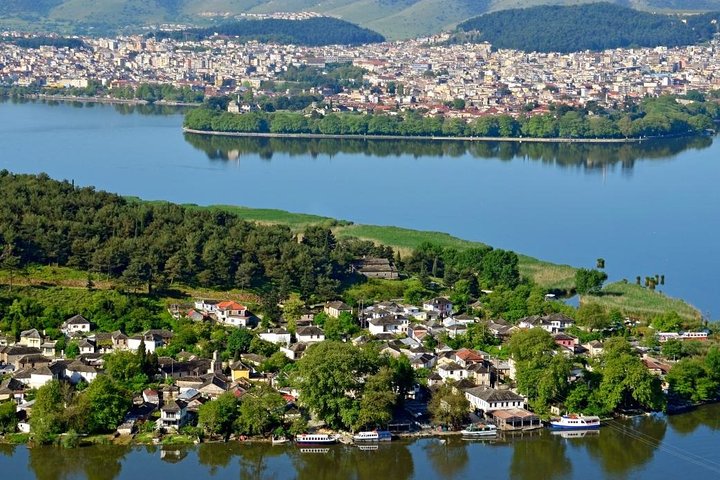 Privater Transfer von Himarë zum Flughafen Preveza Aktion (PVK)