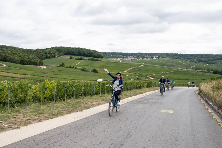Da Reims pomeriggio tour in e-bike, visita e degustazioni di champagne